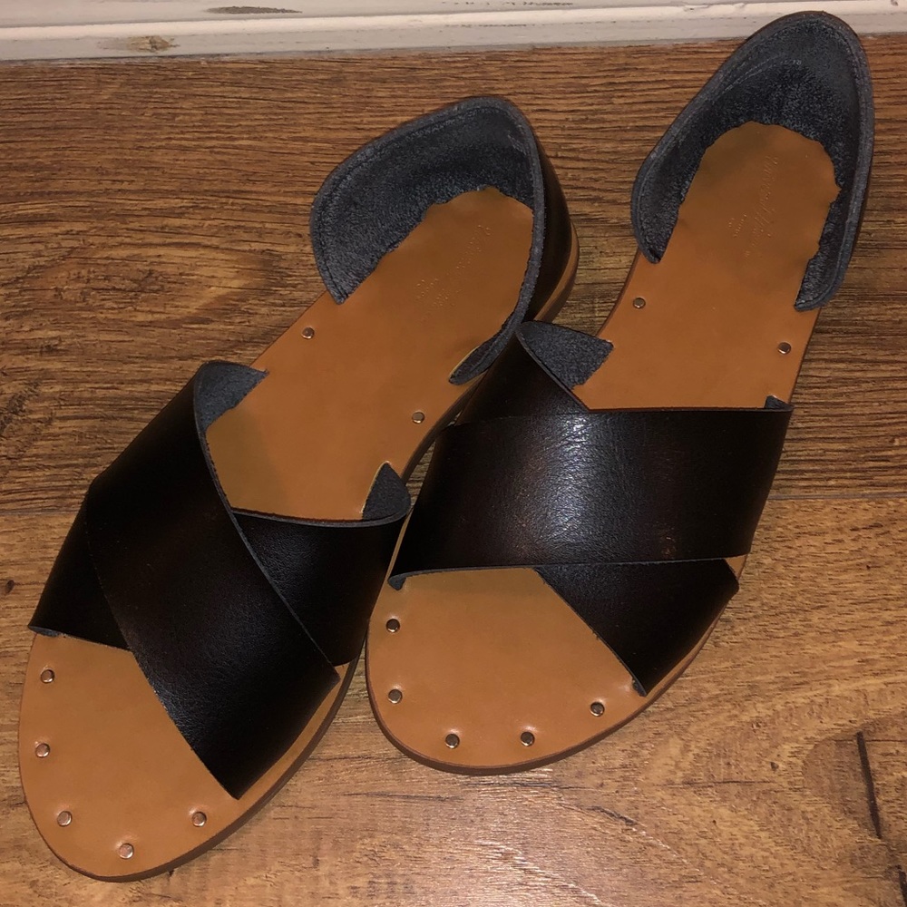 Universal Thread Black Sandals